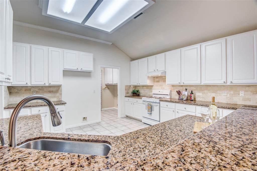 719 Weeping Willow Way - Photo 1