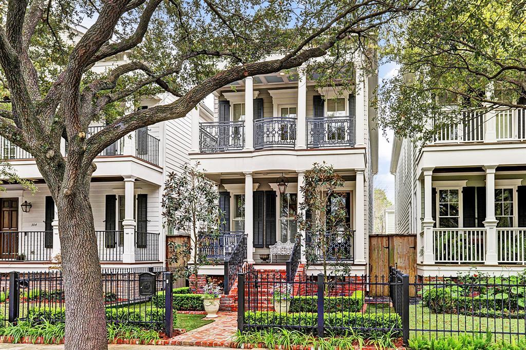306 17th Street - Photo 1