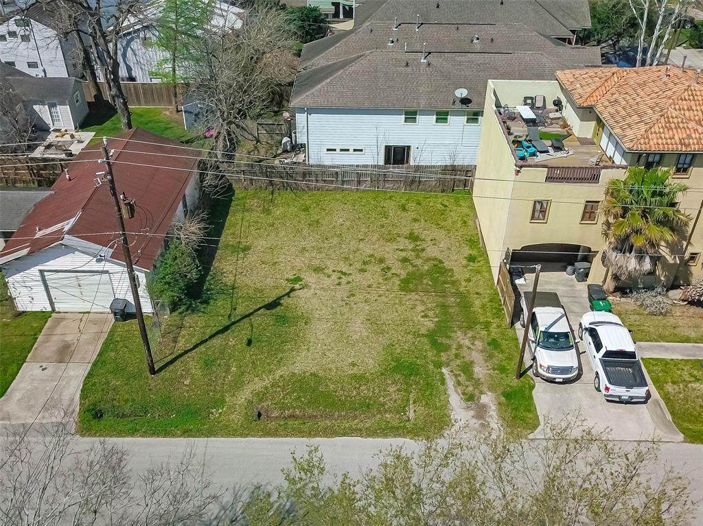 909 10th Street - Photo 1
