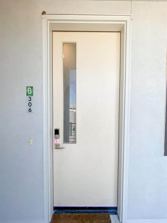 2401 Crawford Street - Photo 1