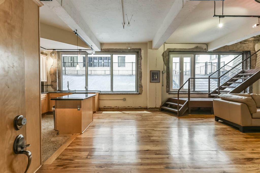 711 Main Street - Photo 1