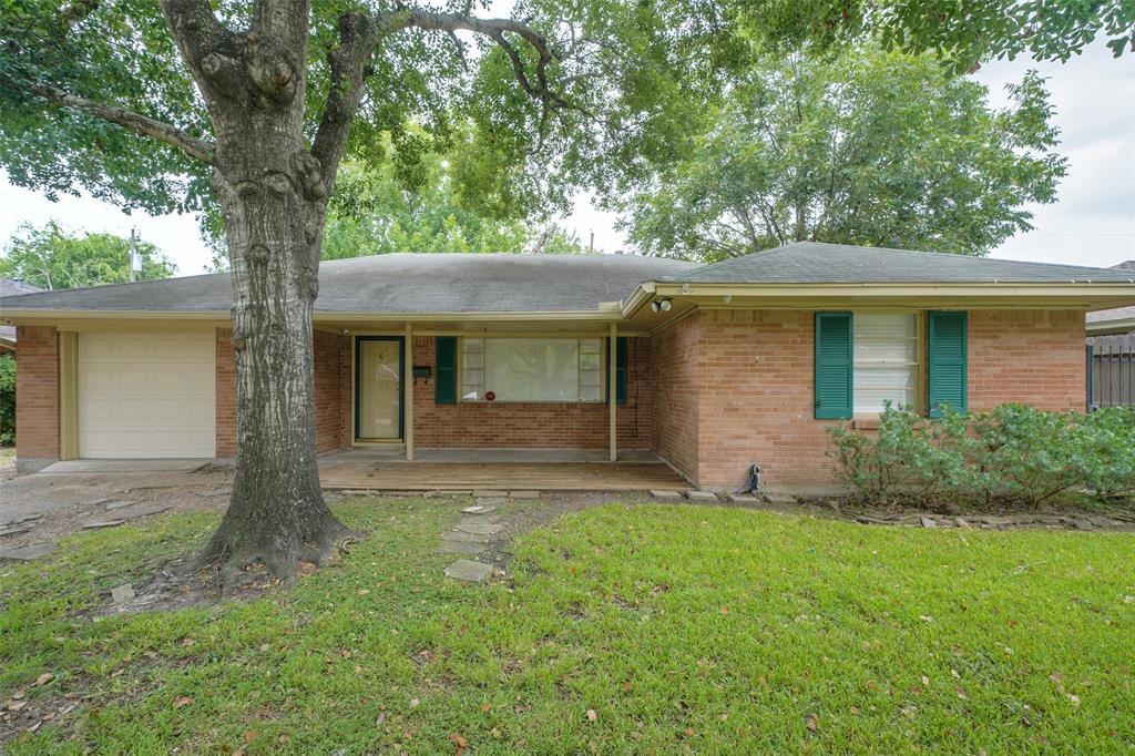 2114 Chantilly Lane - Photo 1