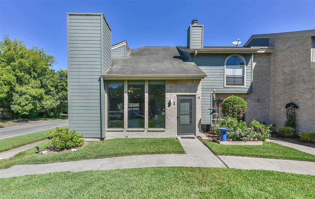 10811 Greenwillow Street - Photo 1