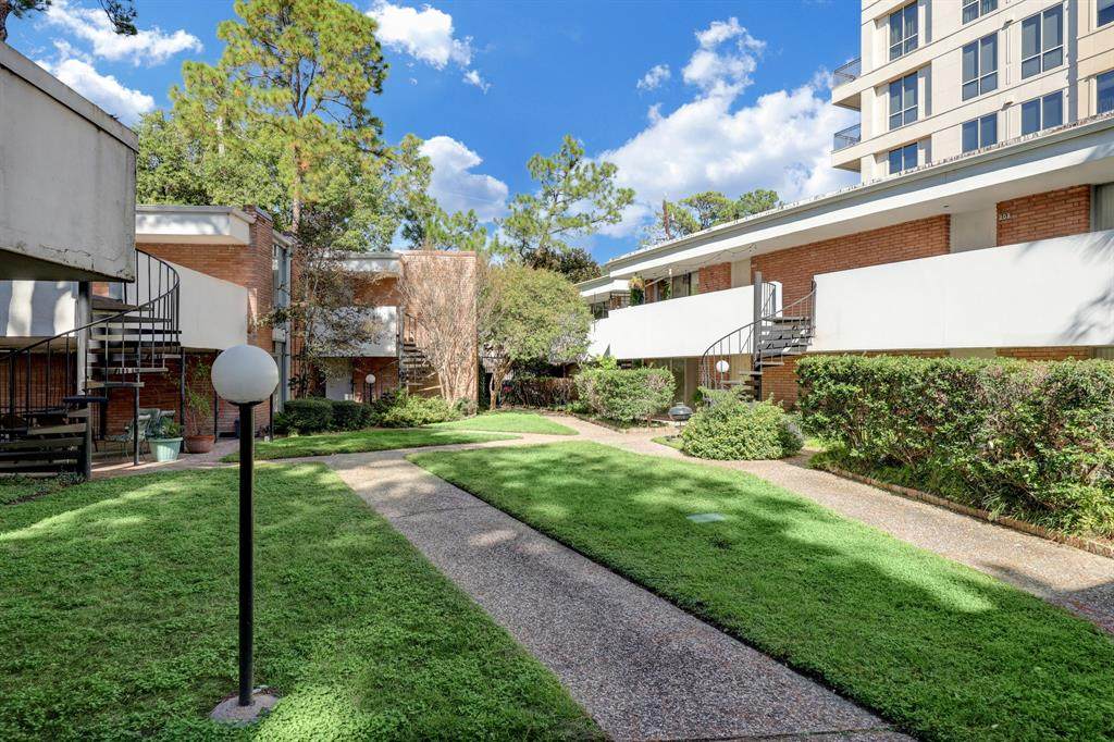 513 Post Oak Lane - Photo 1