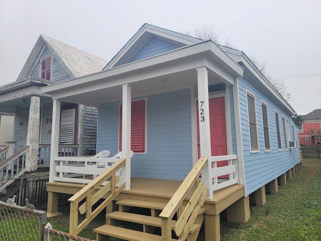 723 Sealy Street - Photo 1