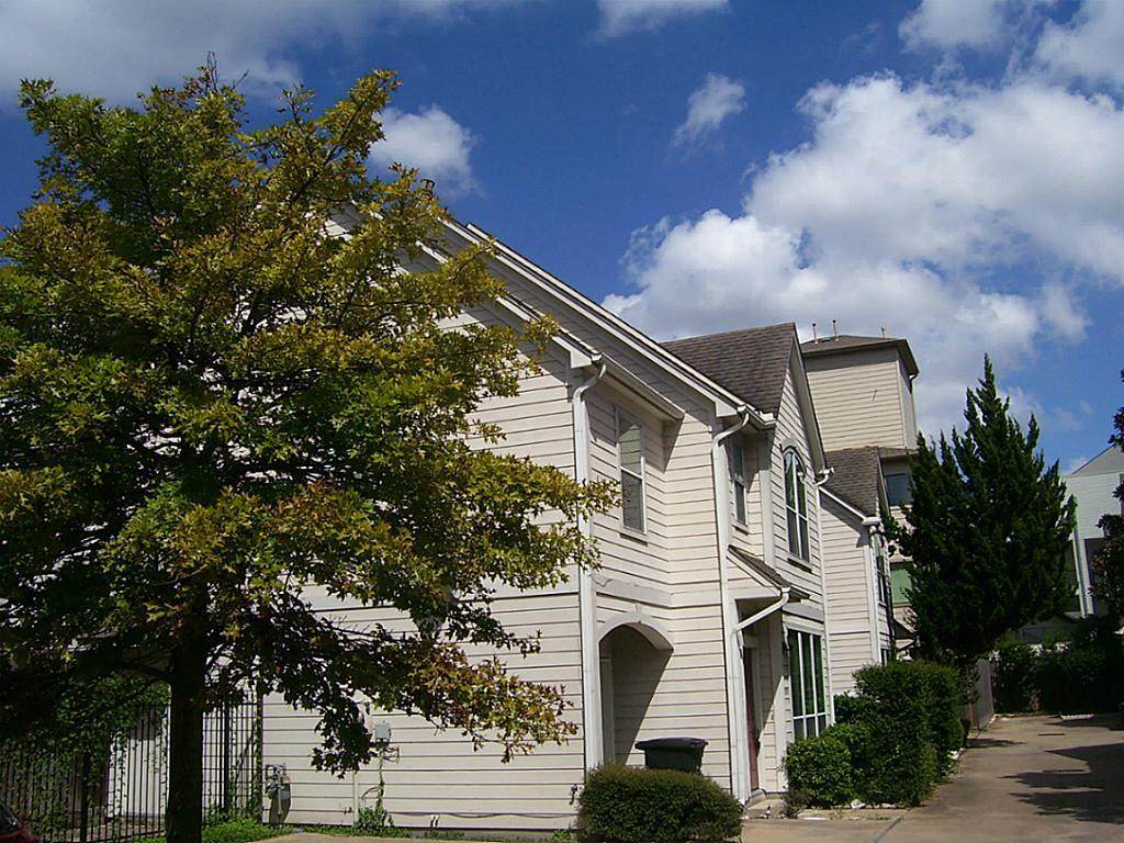 2923 Chenevert - Photo 1