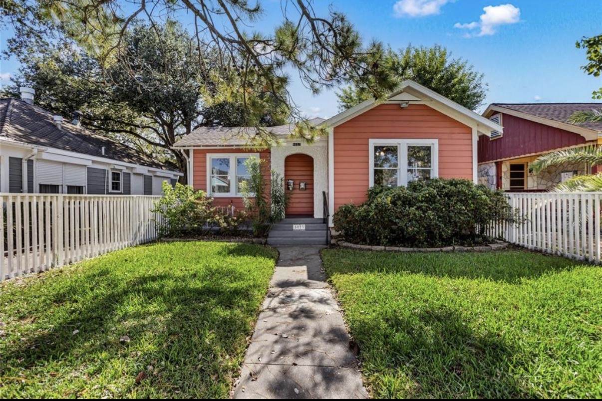 5023 Avenue N 1/2 - Photo 1