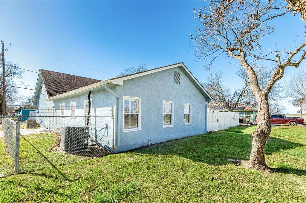 1739 7th Street - Photo 1