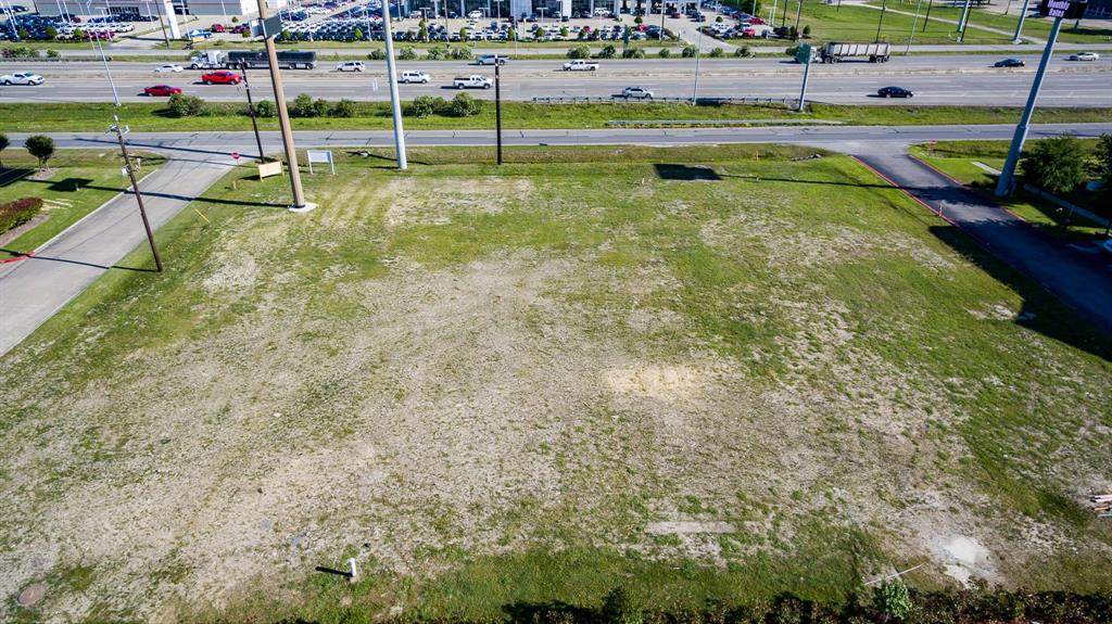 0 East Freeway - Photo 1