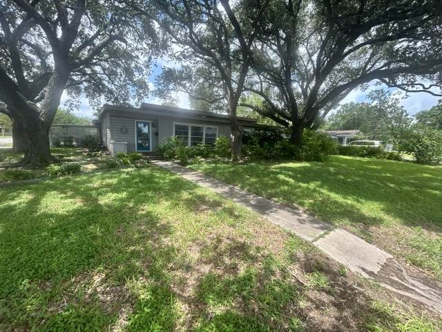 702 Mesquite Lane - Photo 1