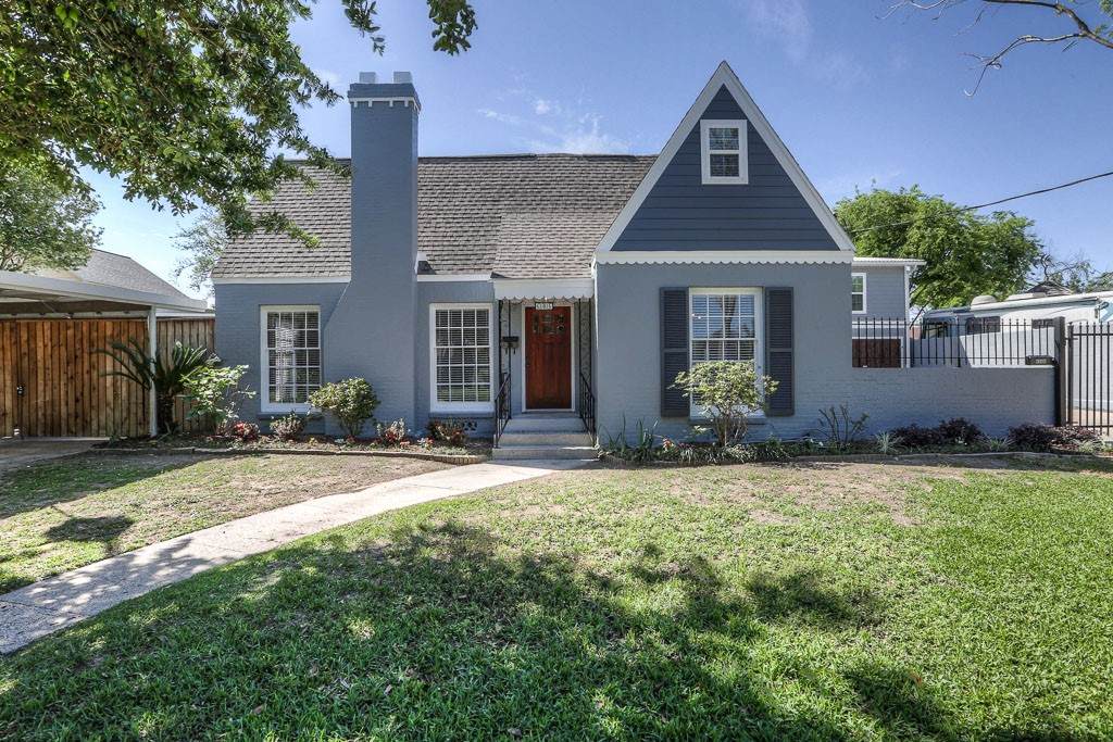 606 Avenue Of Oaks Street - Photo 1