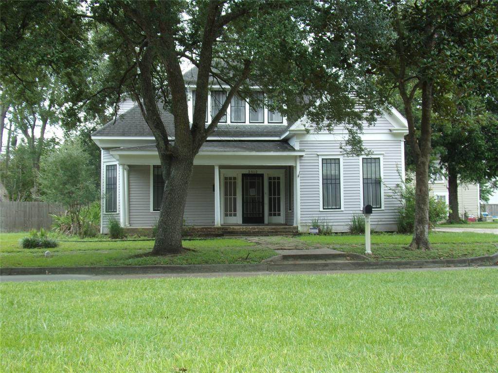 2512 Avenue G - Photo 1