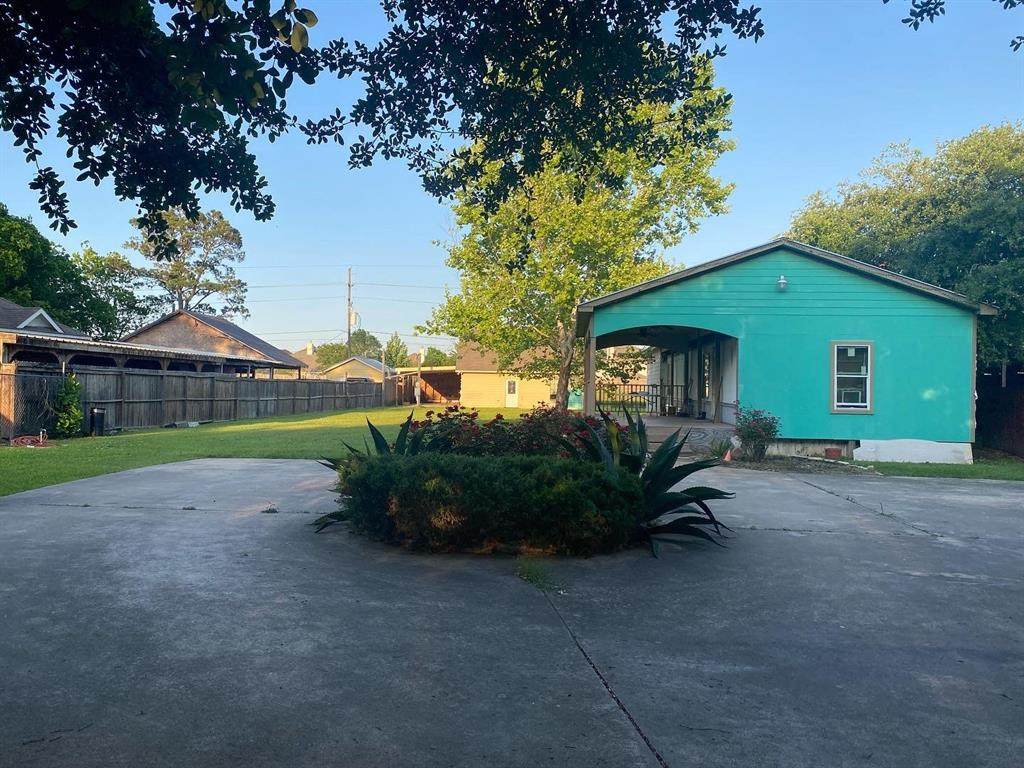 18706 Berry Hill Road - Photo 1