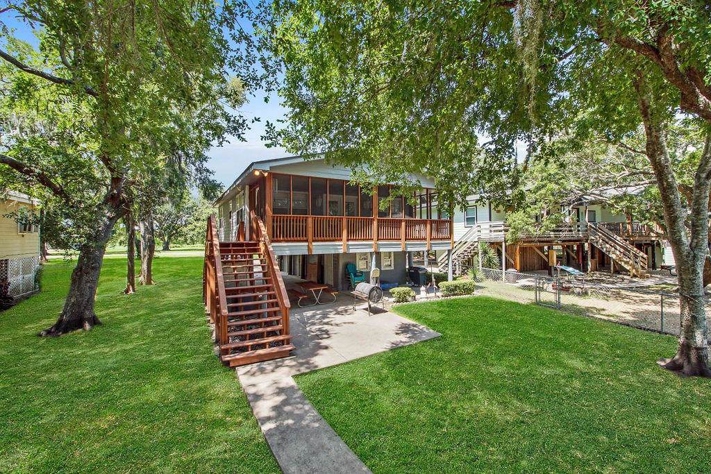 1331 Private Road 652 - Photo 1