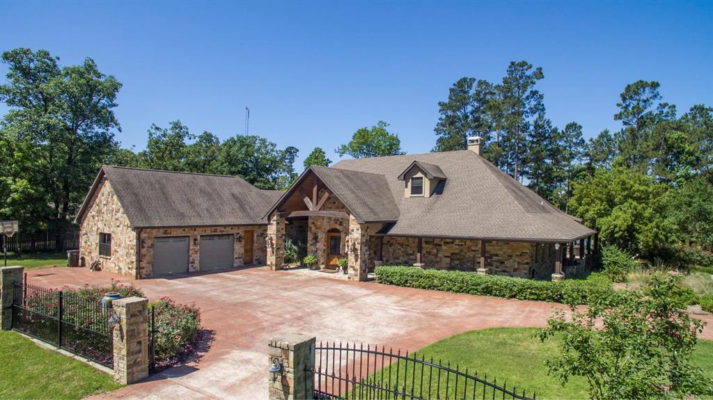 605 Lakeview Drive - Photo 1