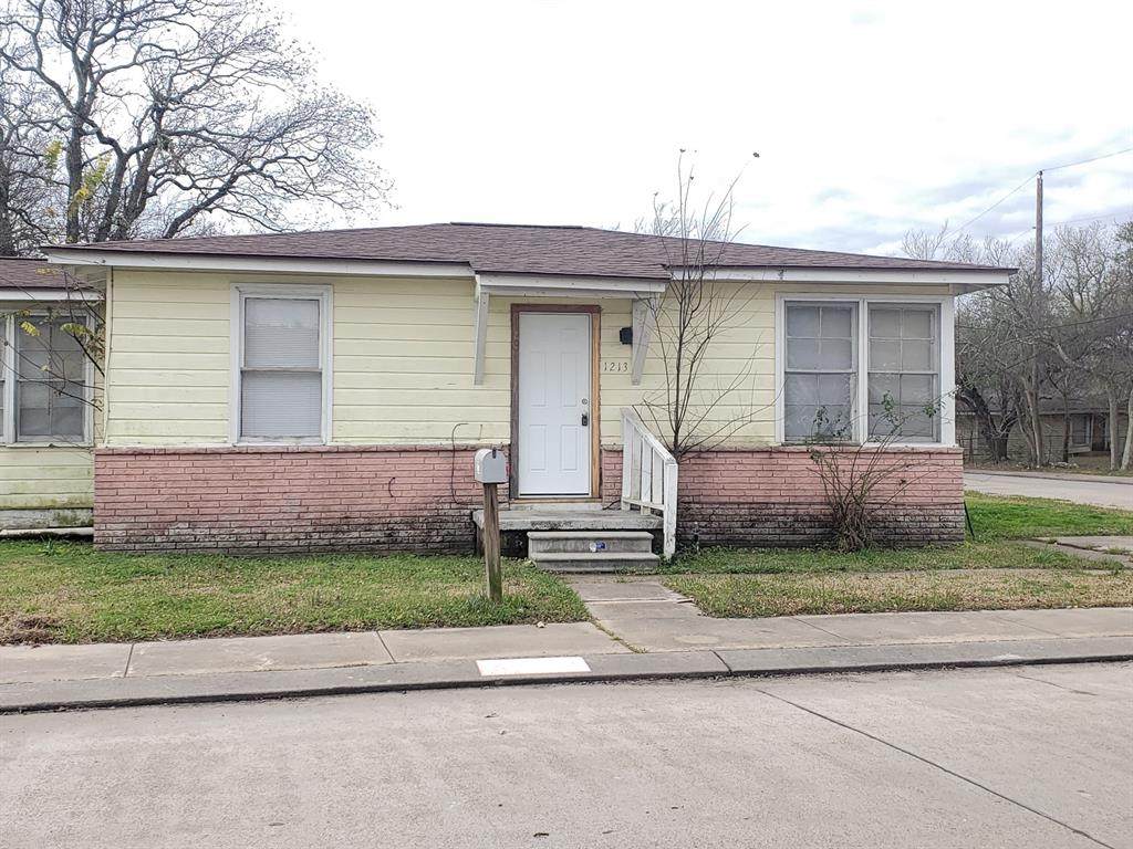 1213 9th Street - Photo 1
