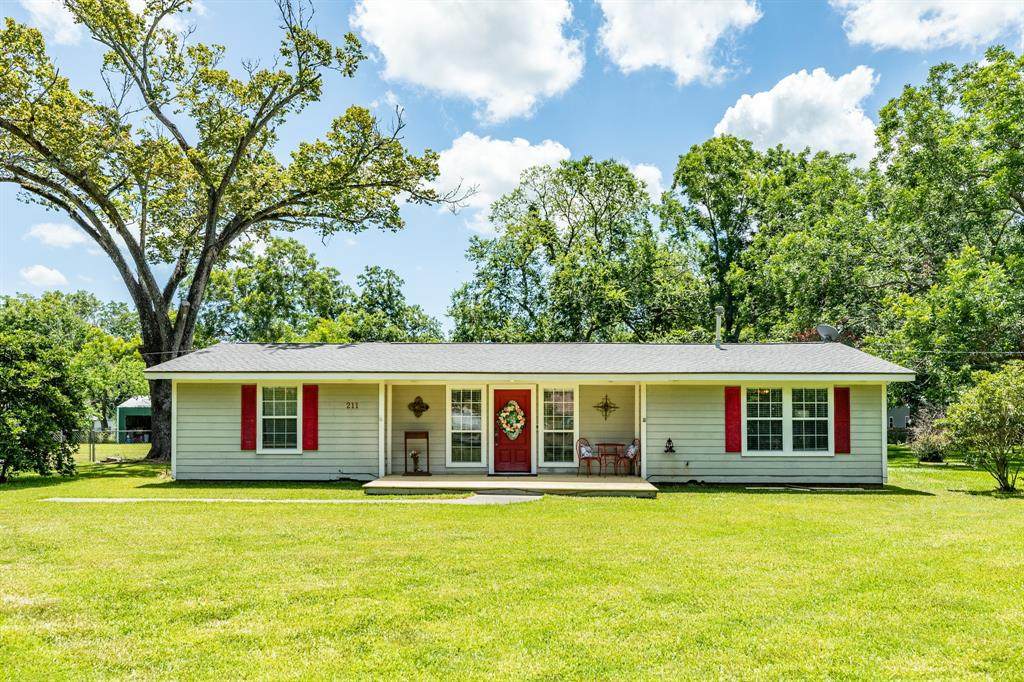 211 Bluebonnet Drive - Photo 1