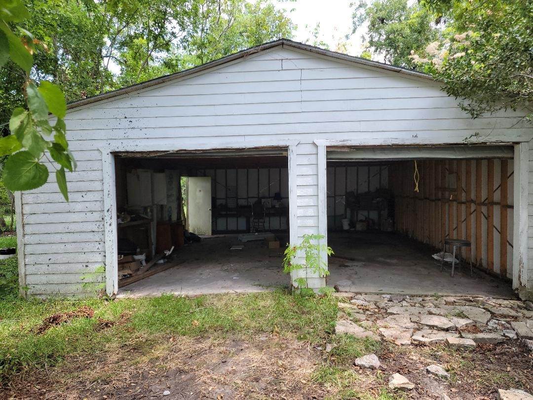 421 Avenue B - Photo 1