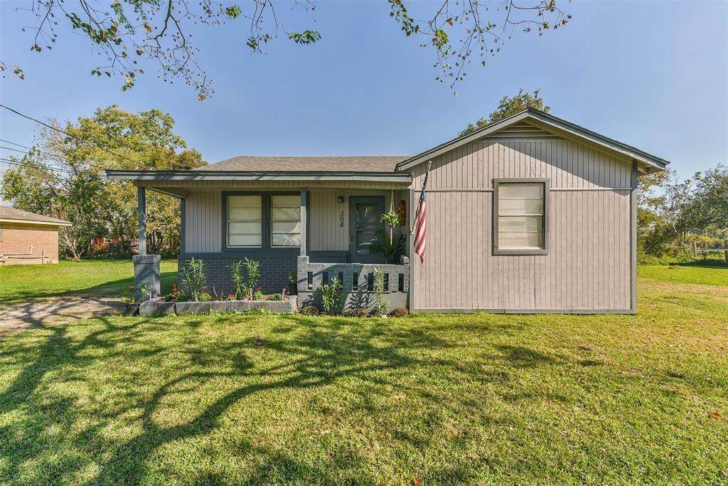 304 Hemphill Street - Photo 1