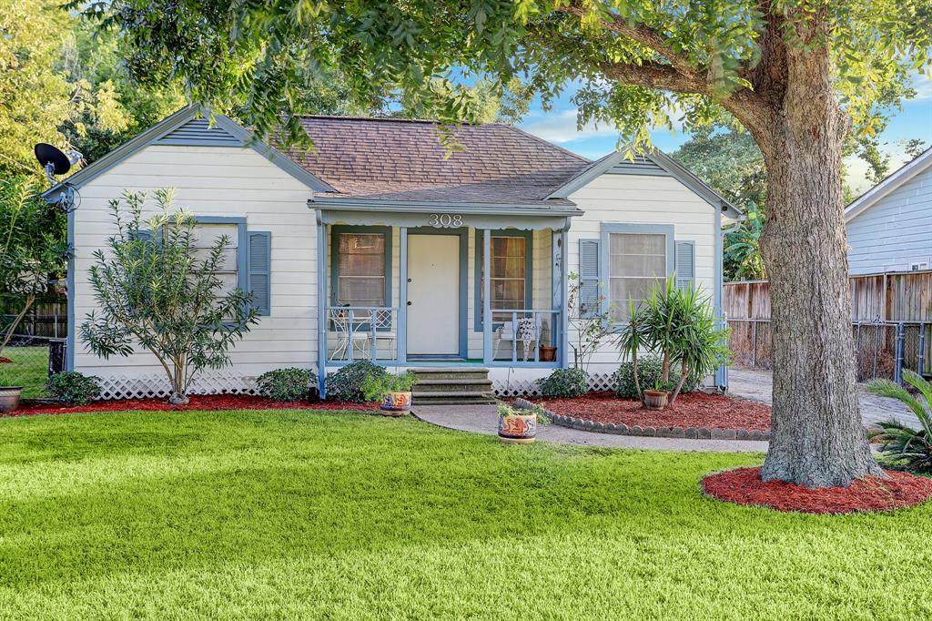 308 Live Oak Street - Photo 1