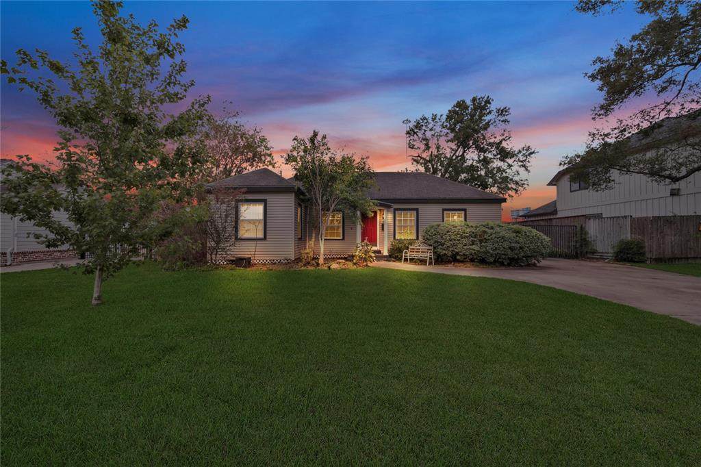 431 30th Street - Photo 1