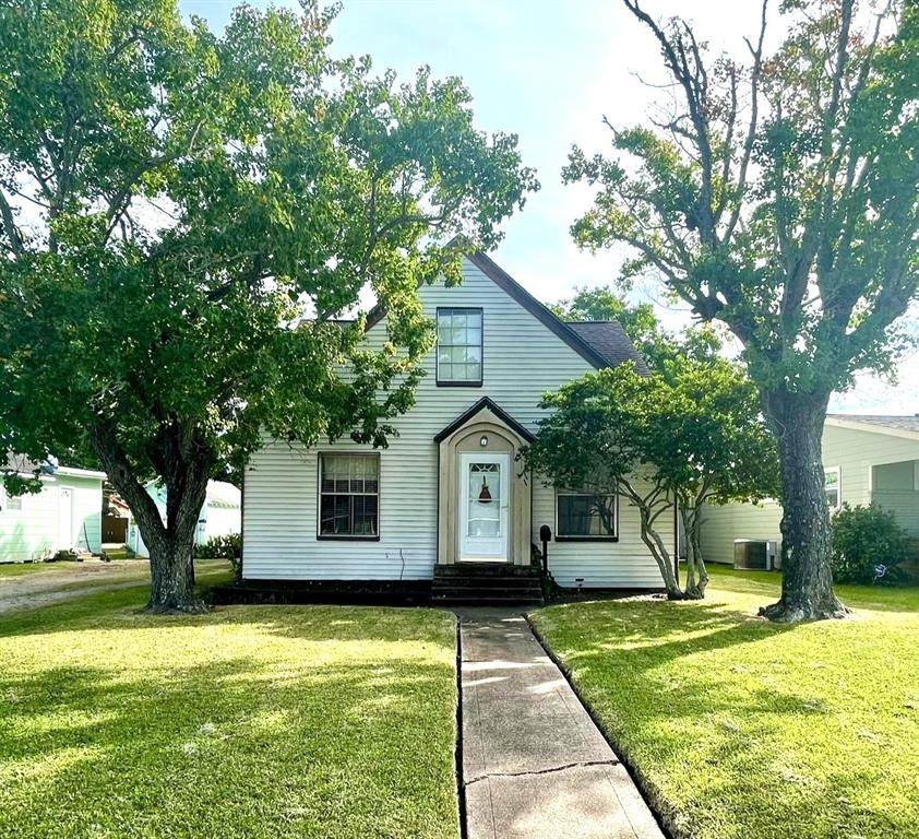 811 5th Street - Photo 1