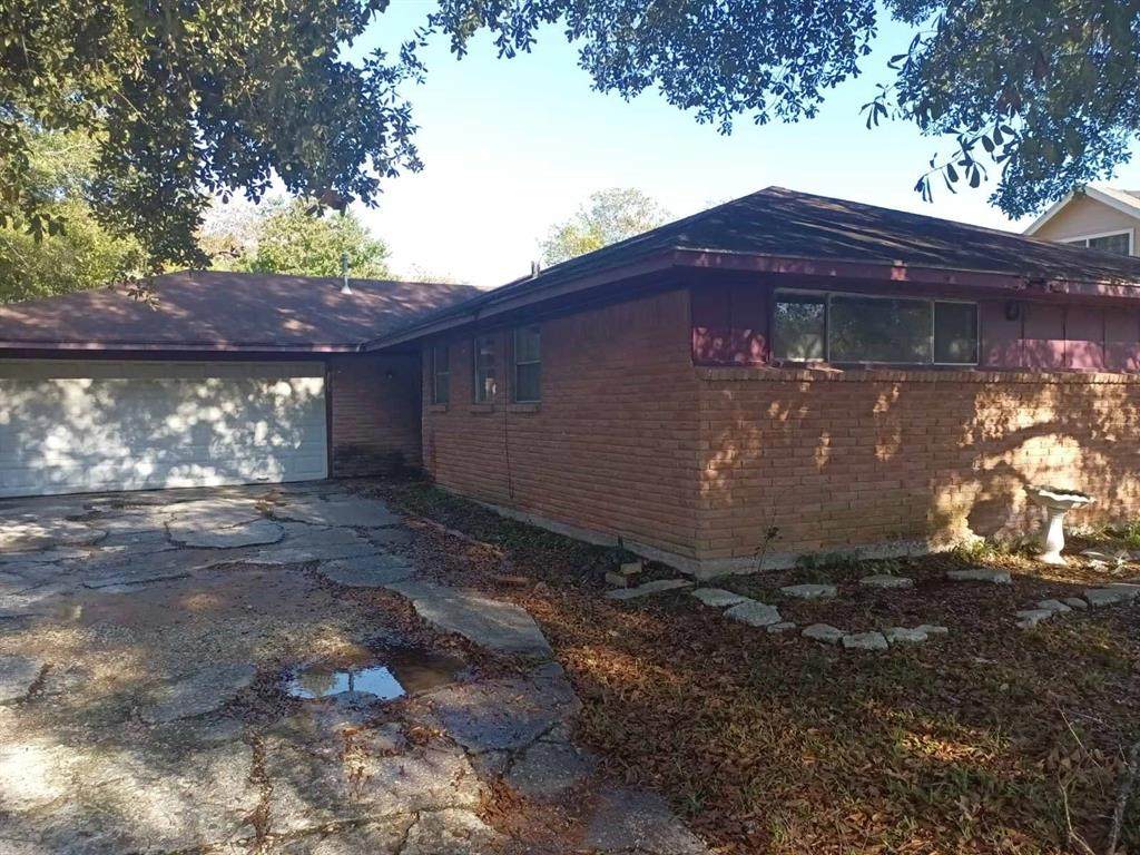5312 Hemlock Drive - Photo 1