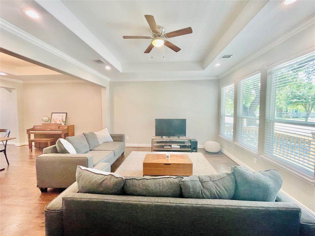 305 York Street - Photo 1