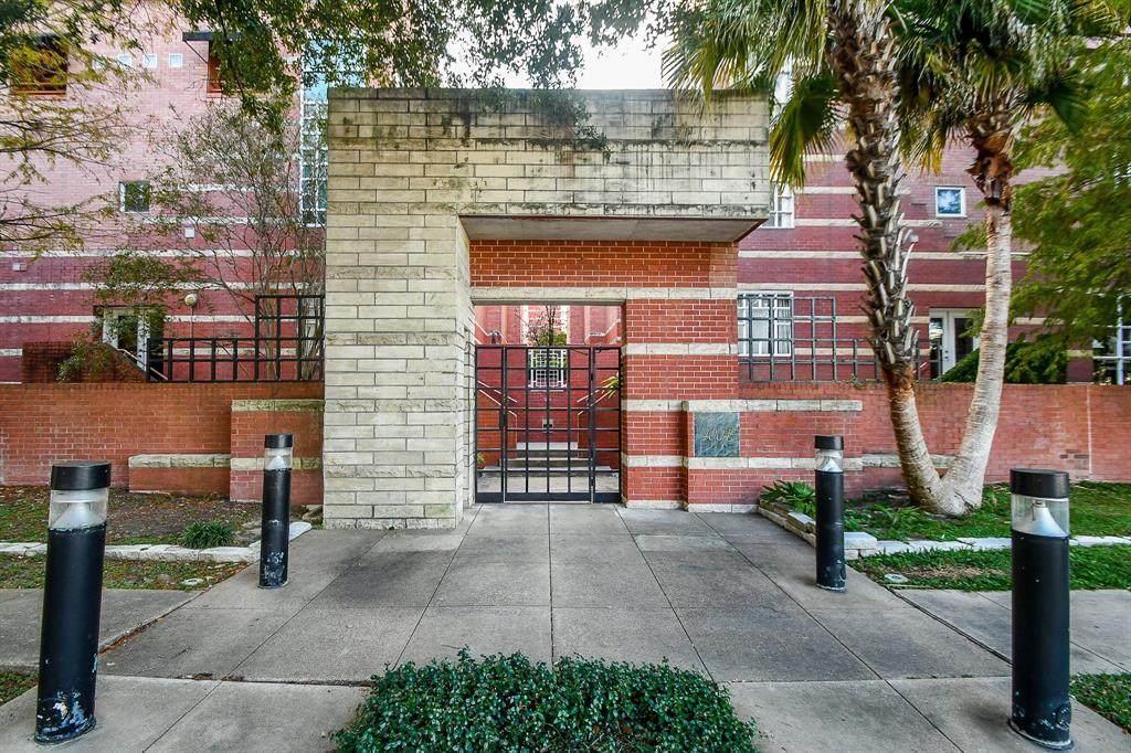 4004 Montrose Boulevard - Photo 1