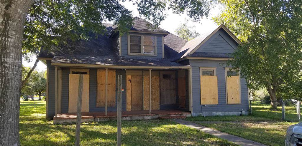 2216 Peach Avenue - Photo 1