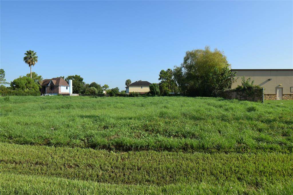 14770 Cullen Boulevard - Photo 1
