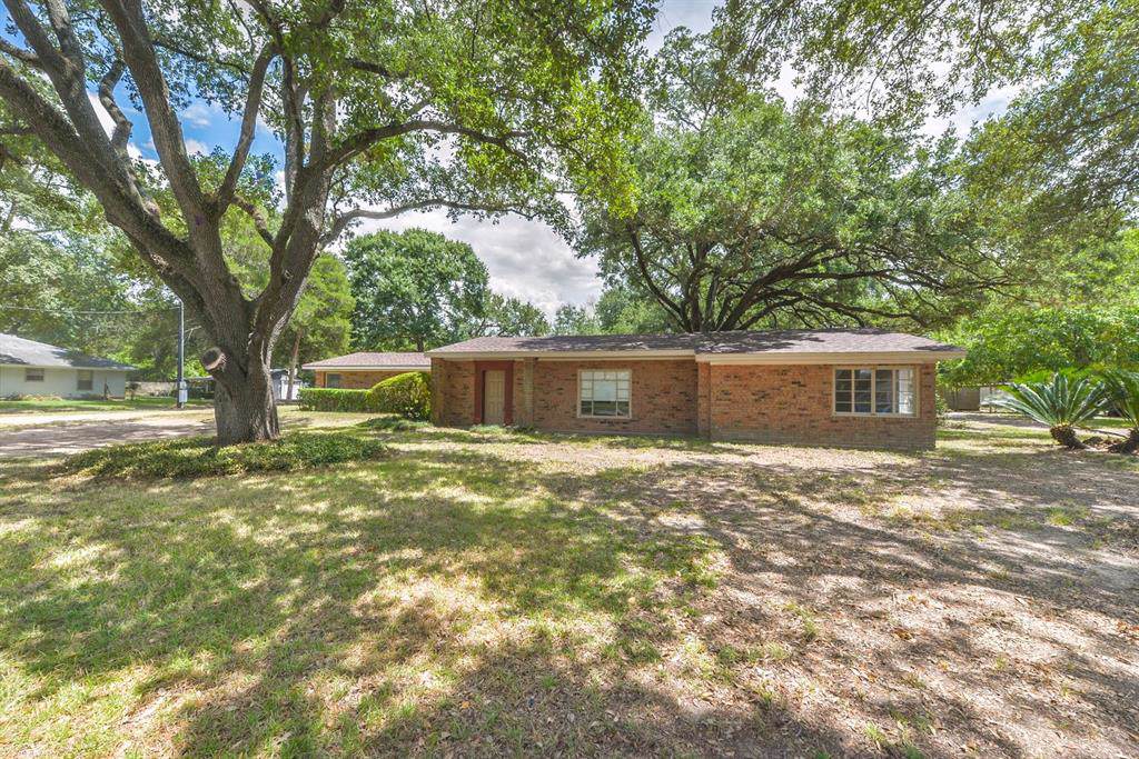 1706 East Avenue - Photo 1