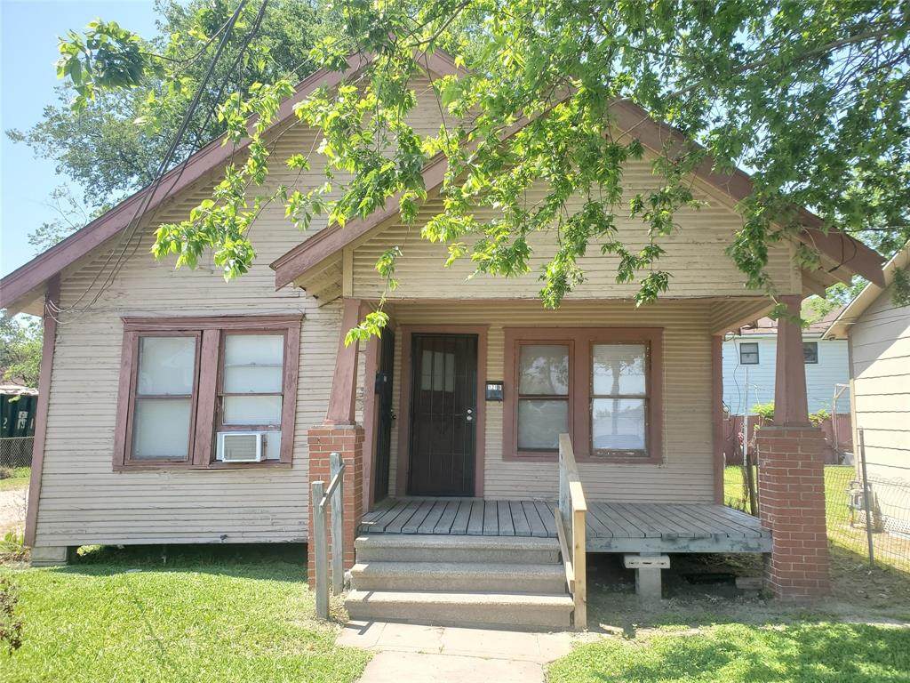 121 Hagerman Street - Photo 1