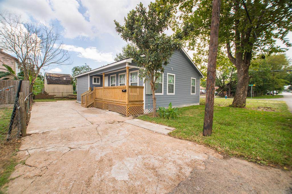 1206 74th St - Photo 1