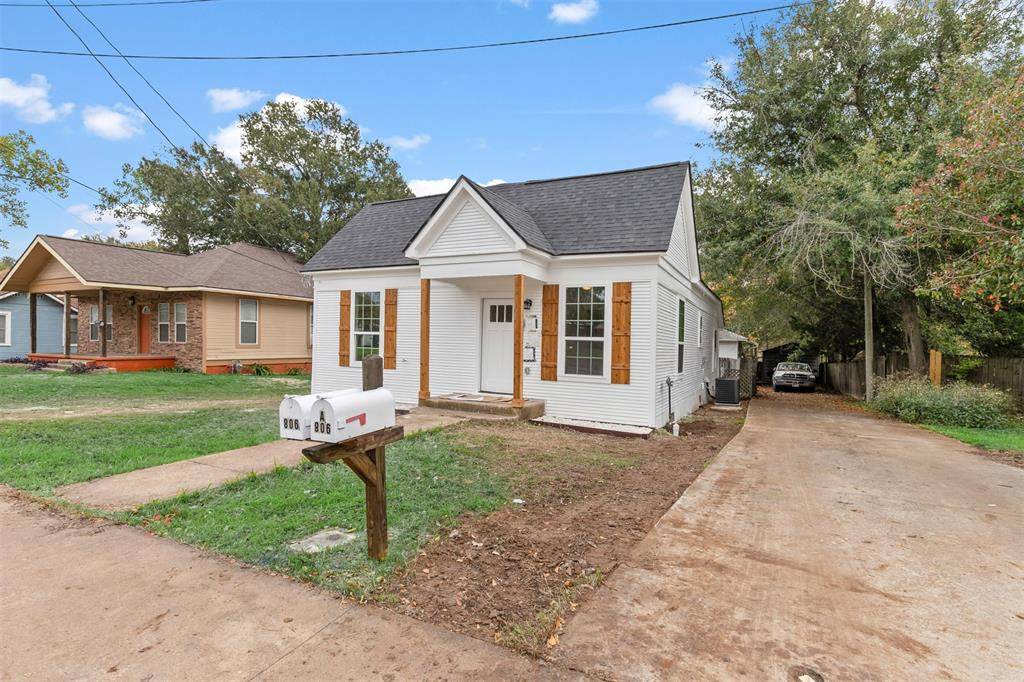 806 Academy Street - Photo 1