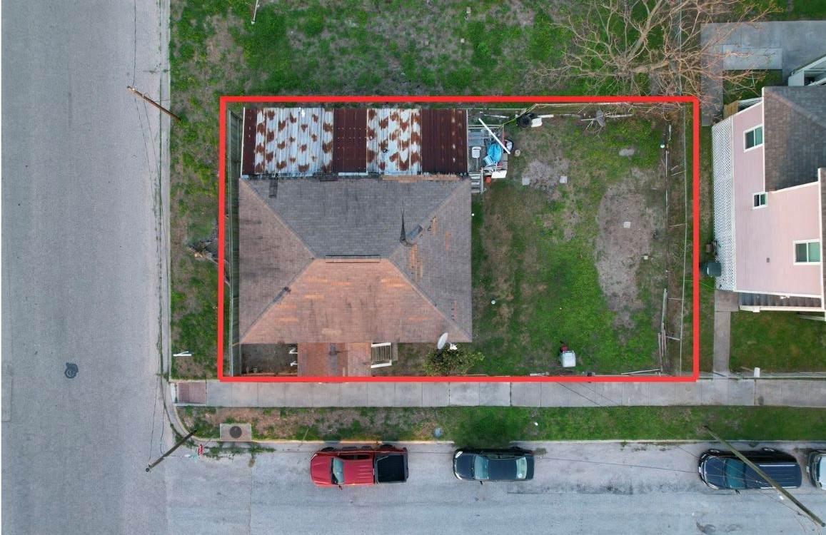 604 42nd Street - Photo 1