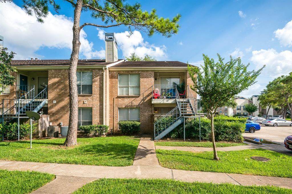 3900 Woodchase Drive - Photo 1