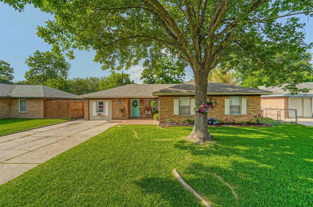 2401 Estate Dr Drive - Photo 1