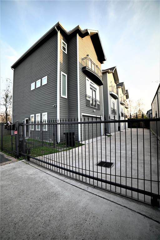 624 28th Street - Photo 1