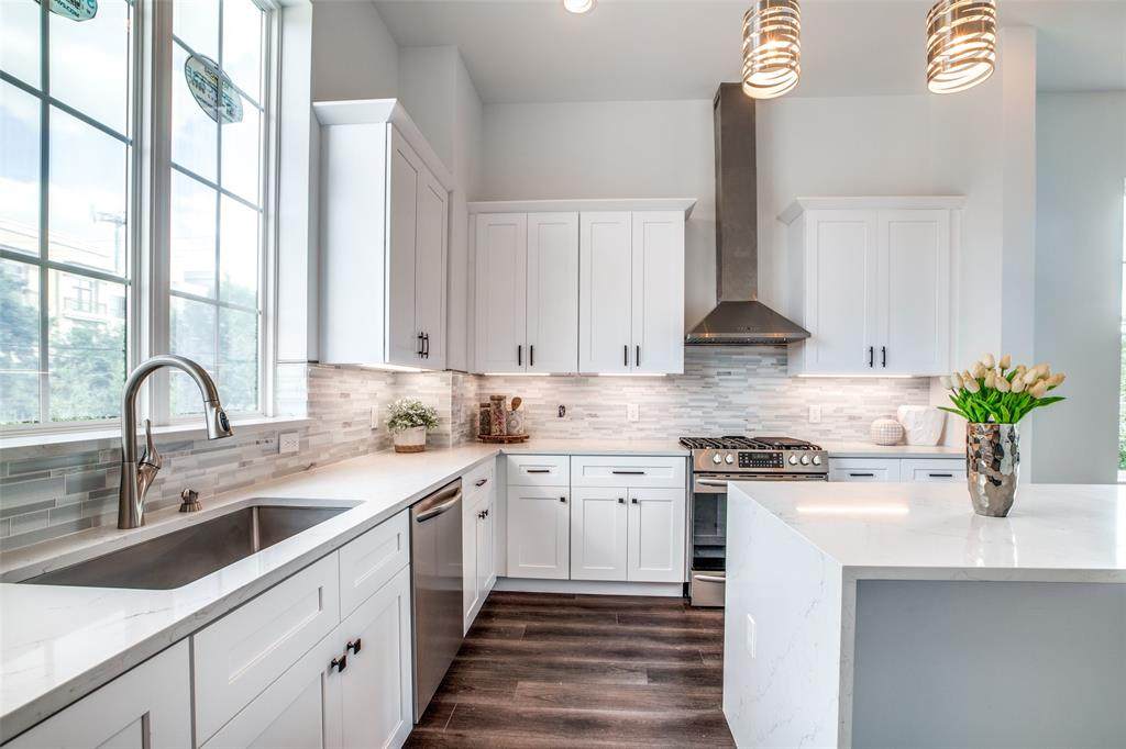 2718 Baldwin Street - Photo 1