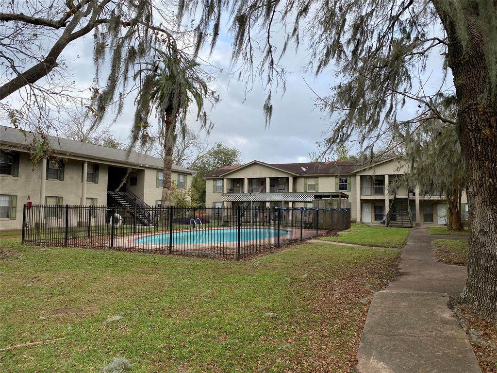 500 Willow Drive - Photo 1
