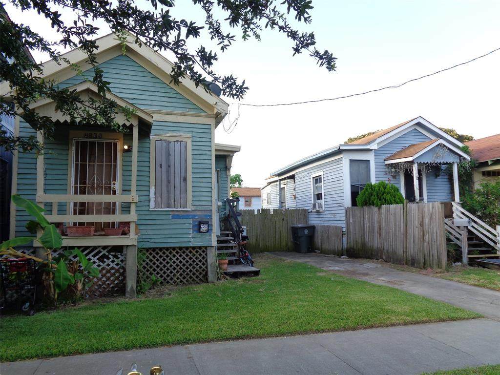 2509 Avenue Q - Photo 1