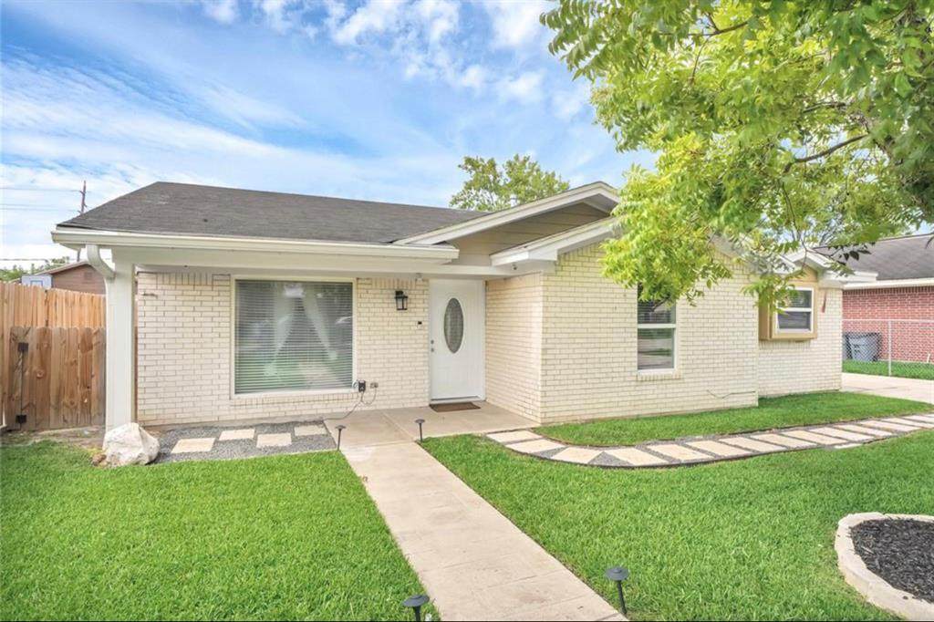 2615 Woodgate Street - Photo 1
