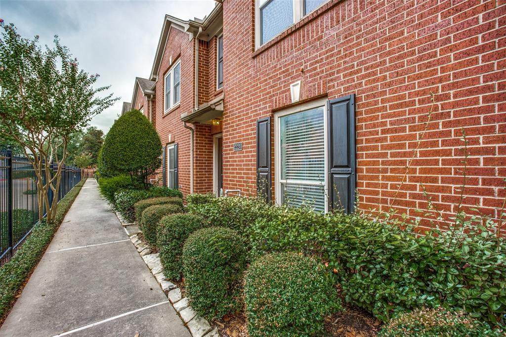 2220 Ann Street - Photo 1