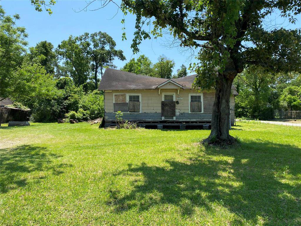 5202 Firnat Street - Photo 1