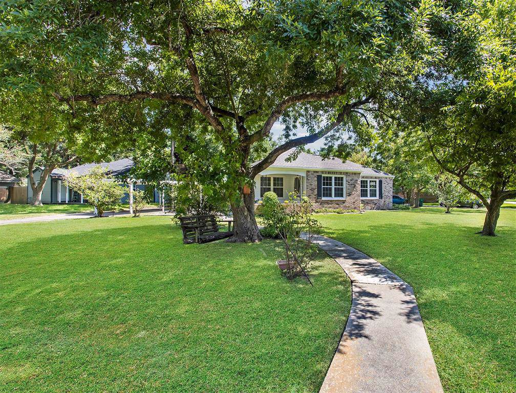 2606 Magnolia Drive - Photo 1