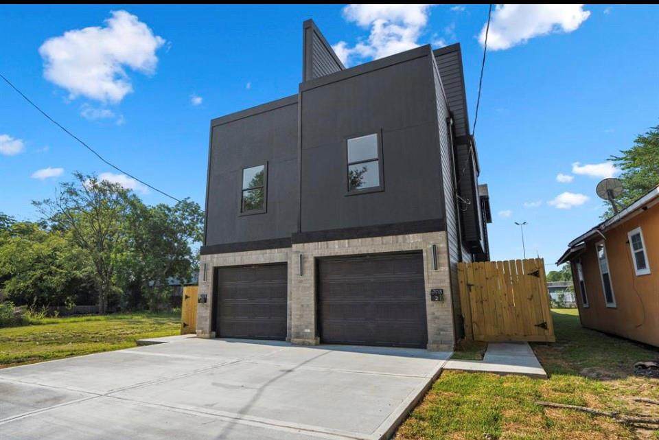 703 Phillips Street - Photo 1