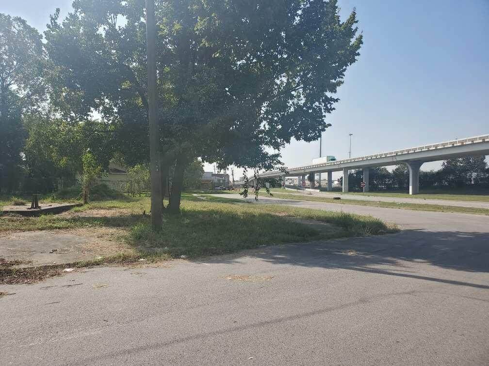 00 Us 59 N Eastex Freeway - Photo 1