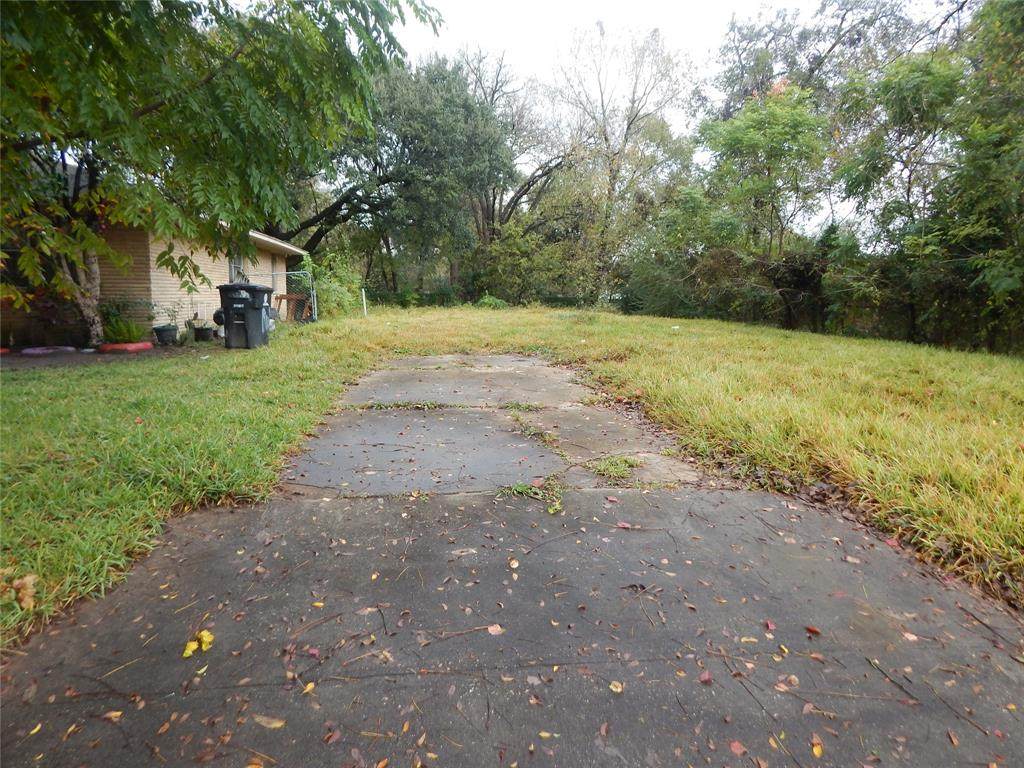 1505 Waco Street - Photo 1