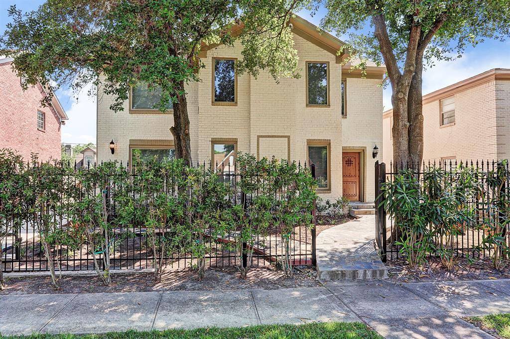 2618 Cleburne Street - Photo 1